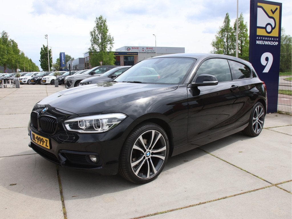 BMW 1-serie 118i M-Pakket Automaat NL-Auto, LED, PDC Aanbied, Auto's, BMW, Gebruikt, Euro 6, 1290 kg, 4 stoelen