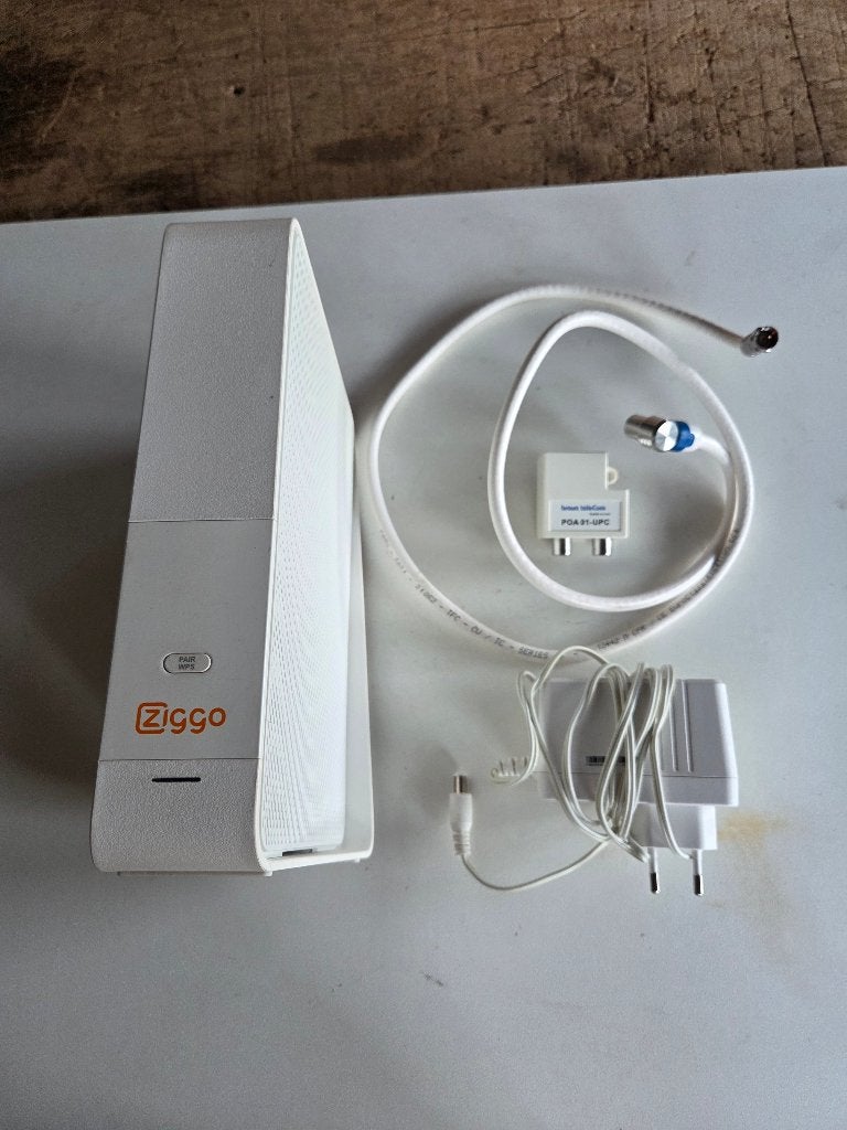 Ziggo connect box CH7465LG-ZG, Ophalen of Verzenden, Zo goed als nieuw