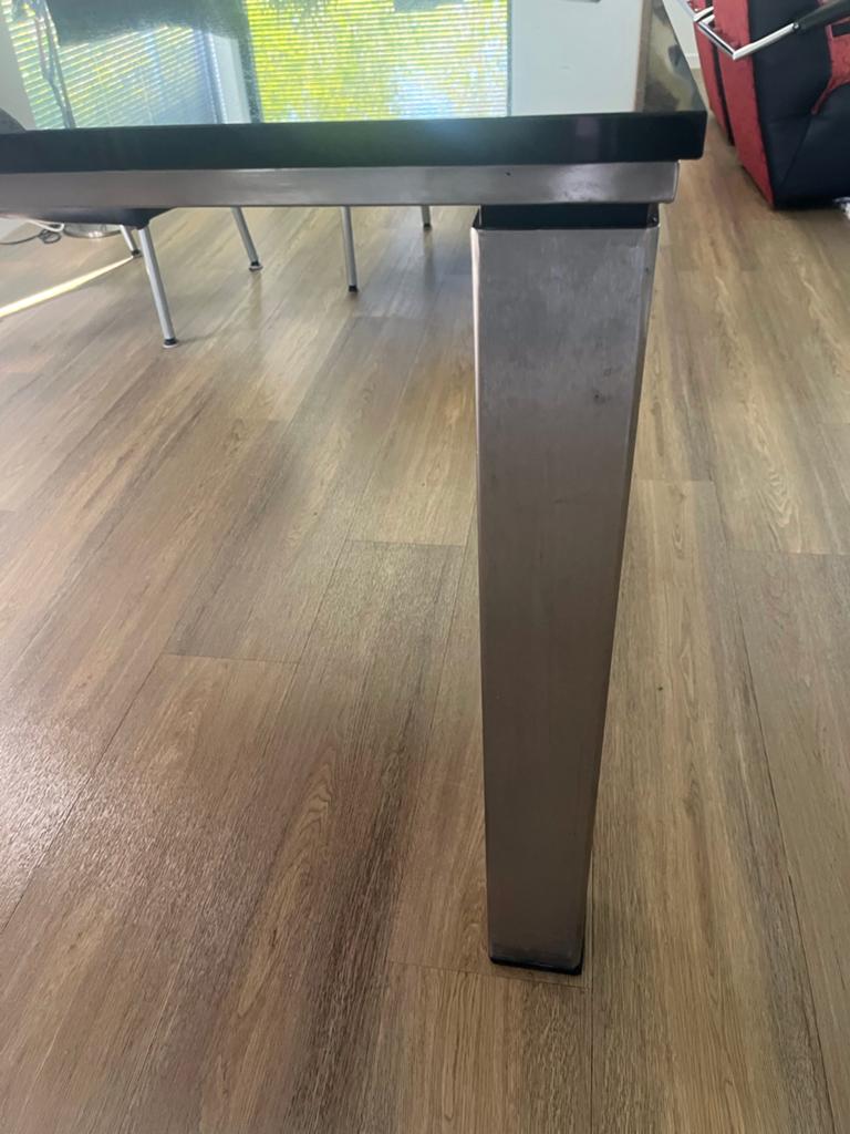 Strakke eettafel graniet (Nero Impala) met RVS poten, Ophalen, 50 tot 100 cm, Zo goed als nieuw, Modern