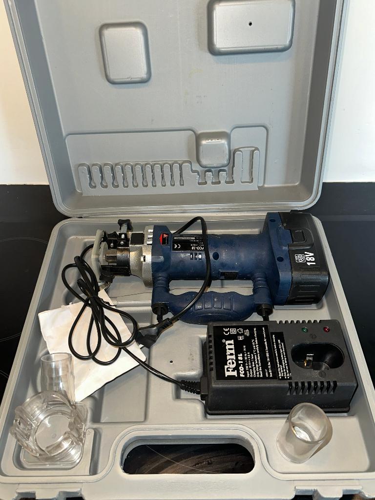 Ferm draadloze 18Volt frees model FCO 18 op accu, Doe-het-zelf en Verbouw, Gereedschap | Freesmachines, Ophalen, Gebruikt, Ferm