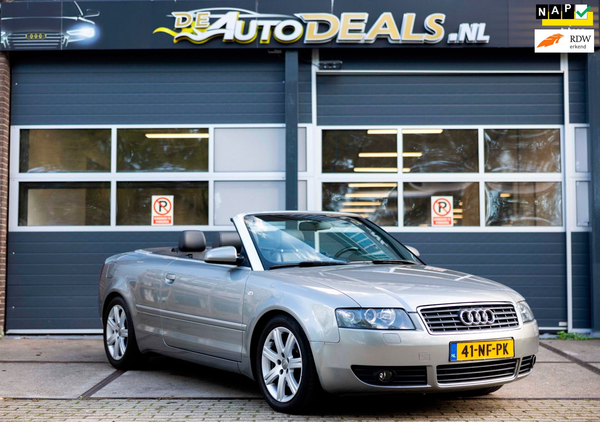 Audi A4 Cabriolet 2.4 V6 Pro Line AIRCO|LEER|NAVI|PDC|CLIMA|, Auto's, Gebruikt, Zwart, Cabriolet, 4 stoelen