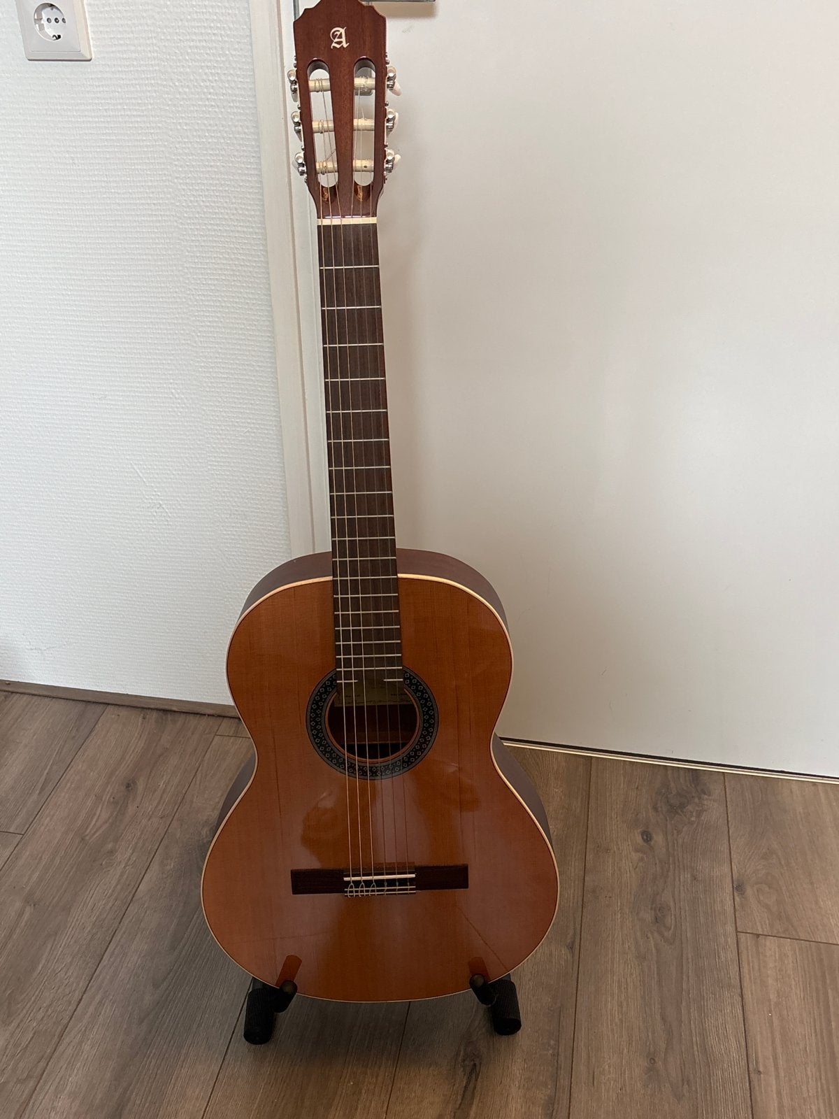 Alhambra 1C Klassieke gitaar met accessoires, Muziek en Instrumenten, Ophalen, Zo goed als nieuw, Klassieke of Spaanse gitaar