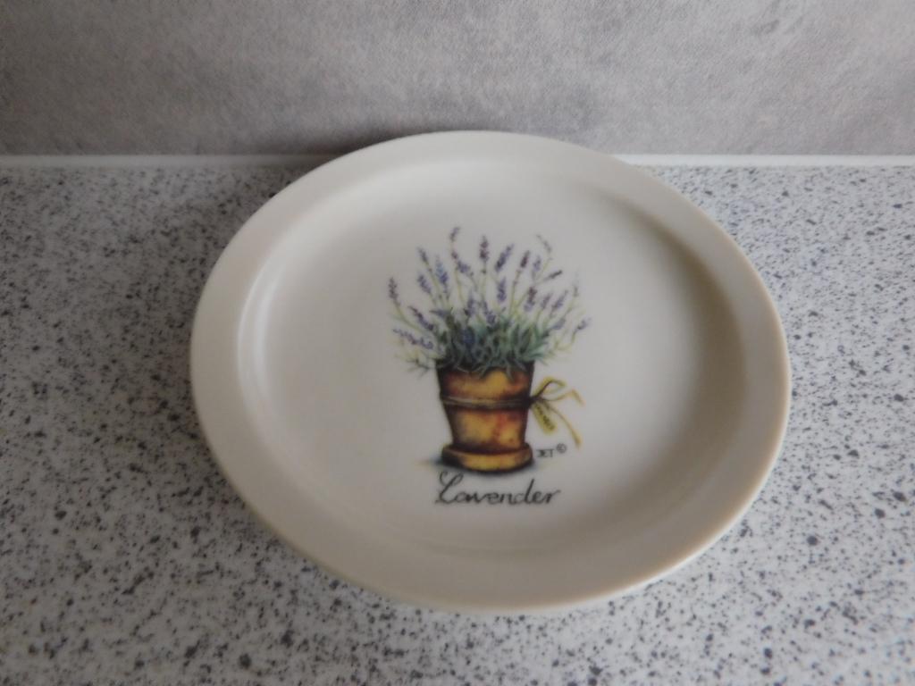 Bord 9 cm. Lavendel JET by ter Steege, Ophalen of Verzenden, Zo goed als nieuw, Bord(en), Overige stijlen