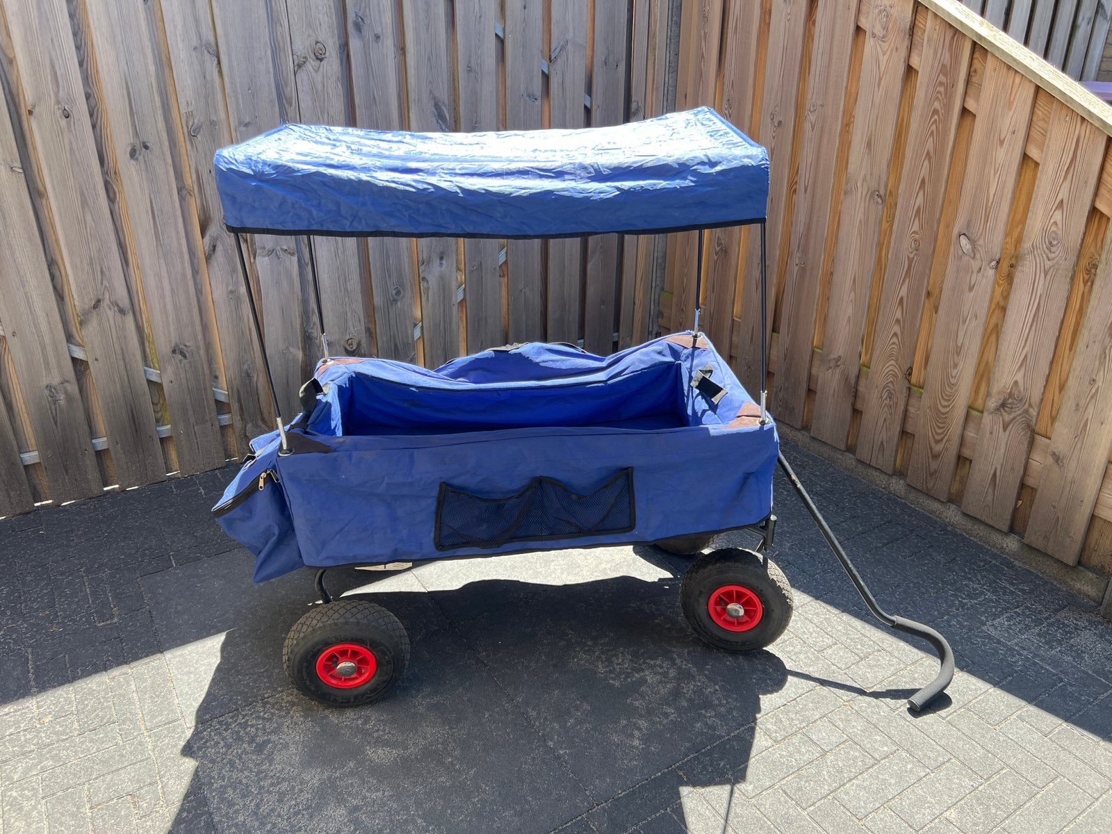 Blauwe bolderkar met zonnescherm, opvouwbaar, Caravans en Kamperen, Bolderkarren, Ophalen of Verzenden, Opvouwbaar, Gebruikt