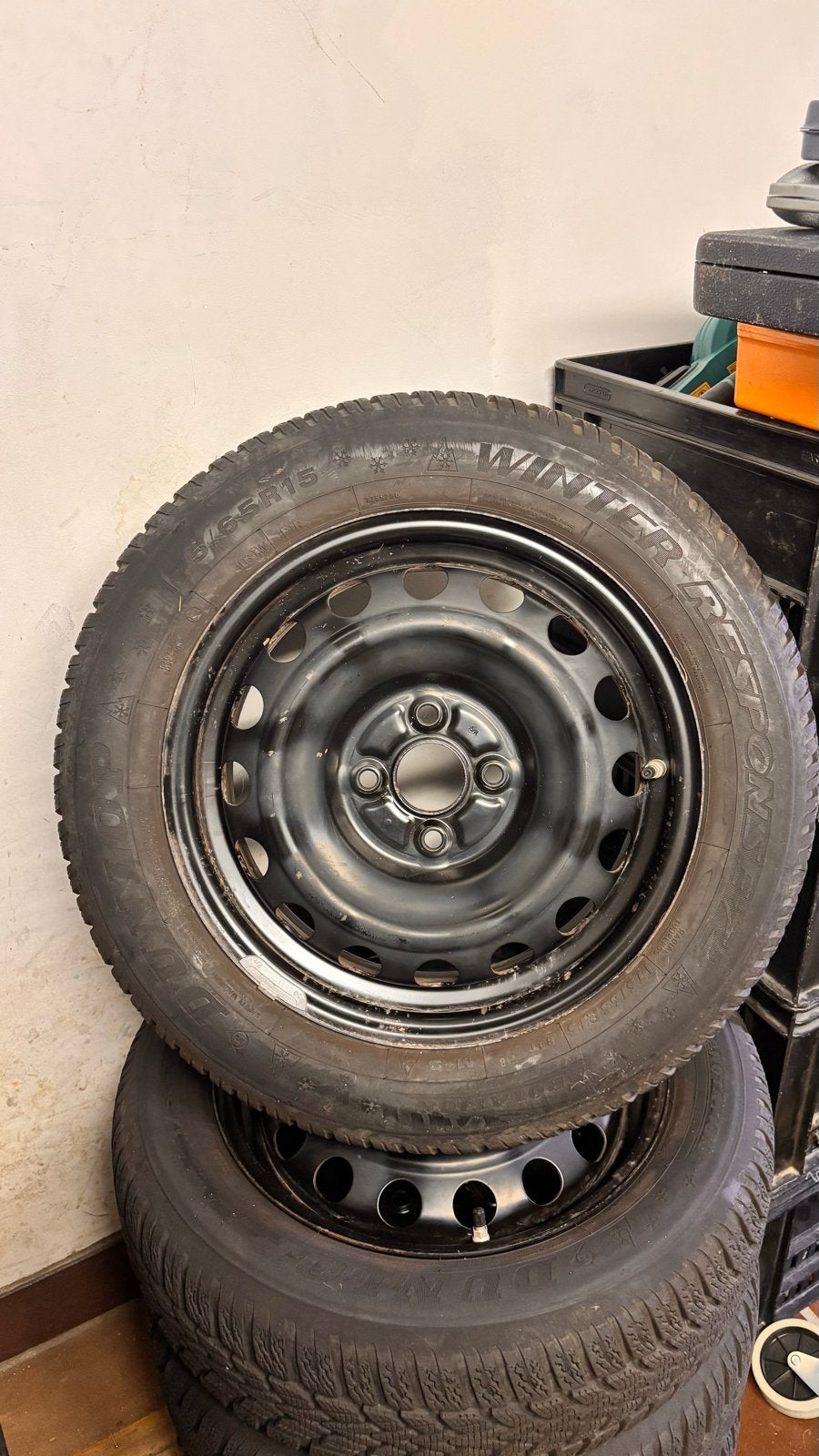 Dunlop Winterbanden op stalen velgen 4x100 ET39, Auto-onderdelen, Banden en Velgen, Gebruikt, 15 inch, Banden en Velgen, Personenwagen