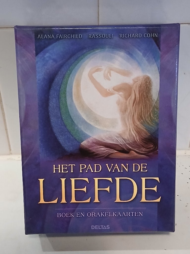 Boek en Orakelkaarten Het Pad Van De Liefde. Alana Fairchild, Ophalen of Verzenden, Zo goed als nieuw, Tarot of Kaarten leggen