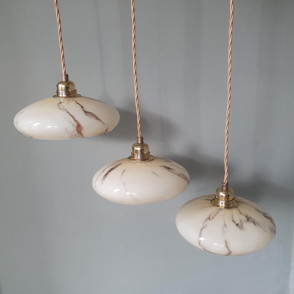 Set van 3 vintage gemarmerde opaline hanglampen - Art Deco, Ophalen of Verzenden, Glas, Minder dan 50 cm