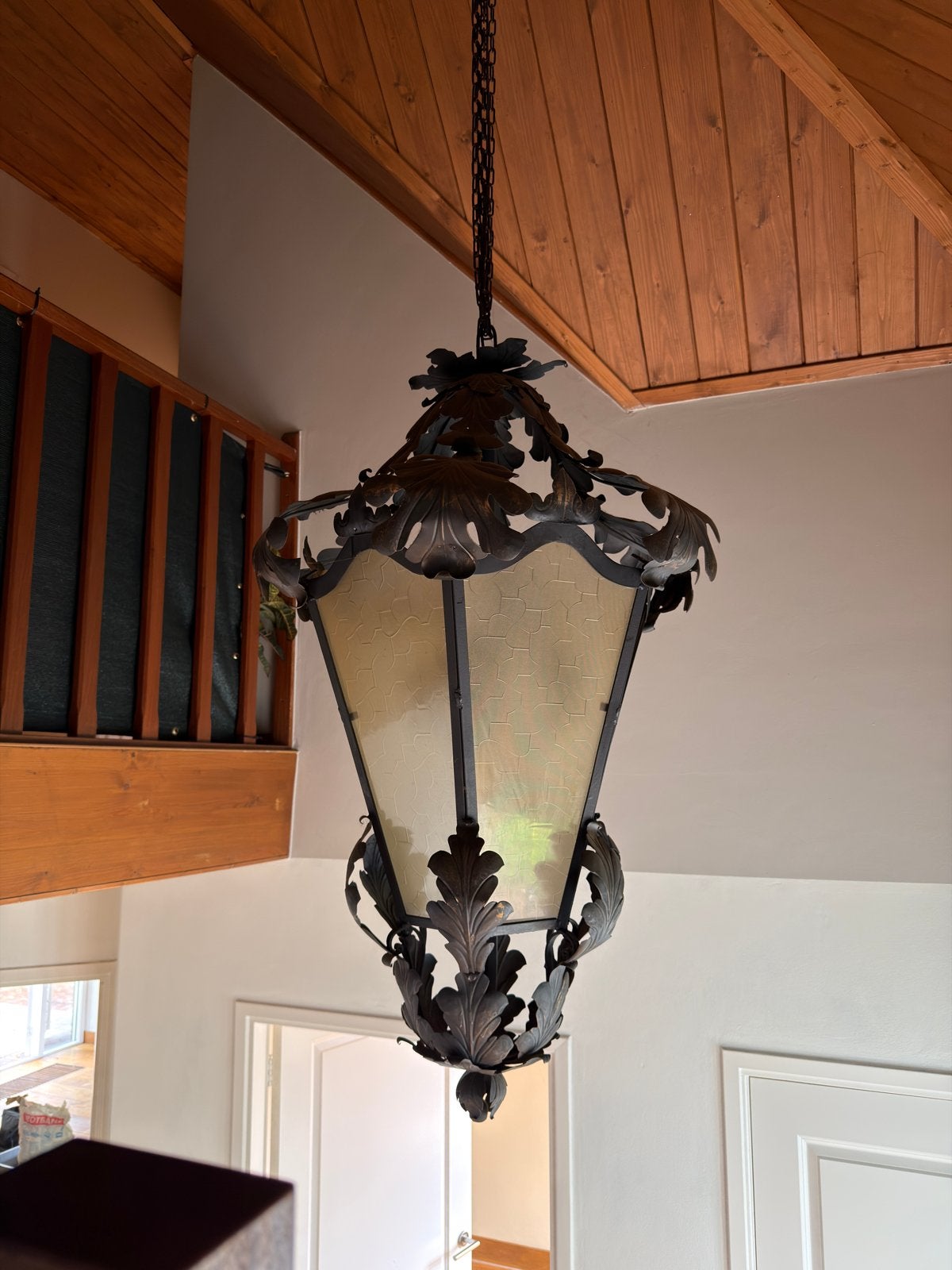Grote smeedijzeren kasteellamp / hanglamp met glaspanelen, Ophalen