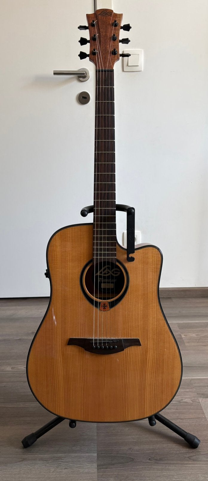 Lag akoestische gitaar, Muziek en Instrumenten, Snaarinstrumenten | Gitaren | Akoestisch, Ophalen, Zo goed als nieuw, Klassieke of Spaanse gitaar