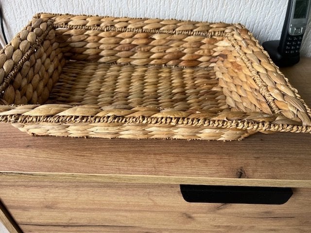 Mooie rieten lectuurmand - 41.5 x 32 cm uit rookvrij huis, Gebruikt, Gevlochten, Mand, Ophalen of Verzenden