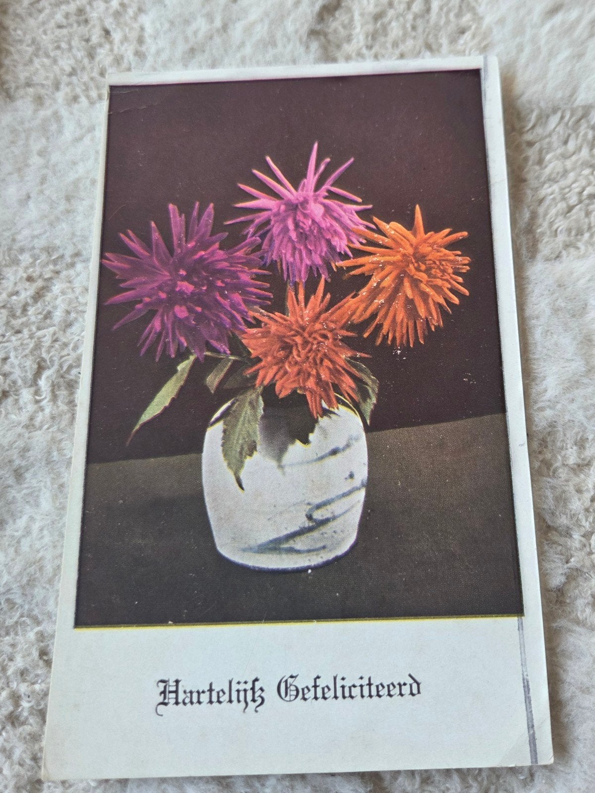 Oude ansichtkaart 'Hartelijk Gefeliciteerd' met bloemen, Verzenden, 1920 tot 1940, Gelopen, Overige thema's