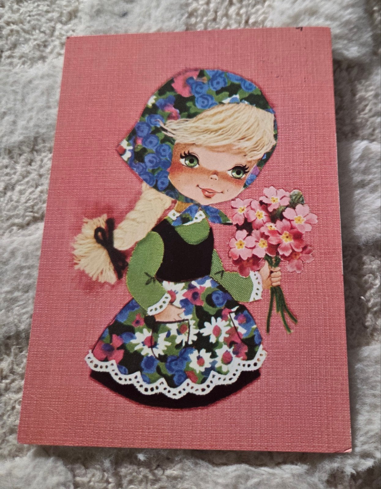 Meisje in Klederdracht met Bloemen, Verzamelen, Verzenden, 1960 tot 1980, Gelopen, Kinderen