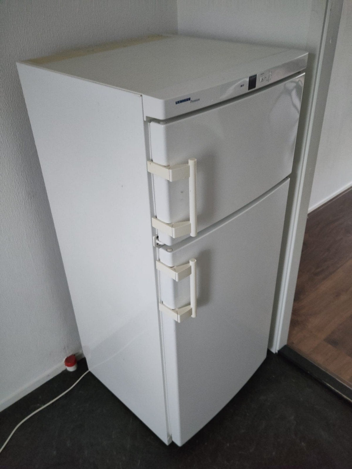 Gratis koelkast met vriesvak, Witgoed en Apparatuur, Koelkasten en IJskasten, Ophalen, Gebruikt, 120 tot 140 cm, 200 liter of meer