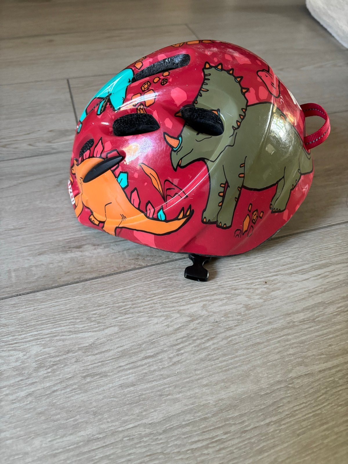 Specialized kinderfietshelm met dinosaurusprint, Ophalen, Gebruikt, Overige maten, Jongen of Meisje
