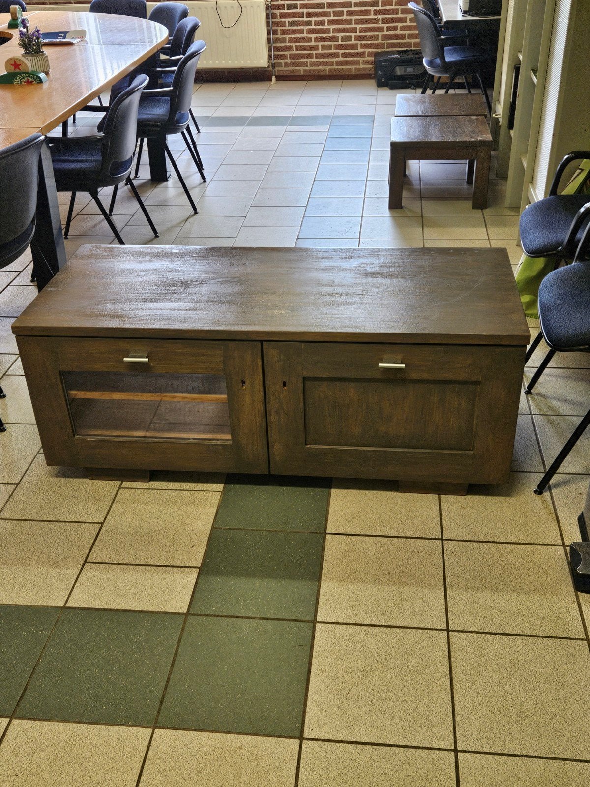 gratis af te halen 2 salontafeltjes en tv meubel, Ophalen