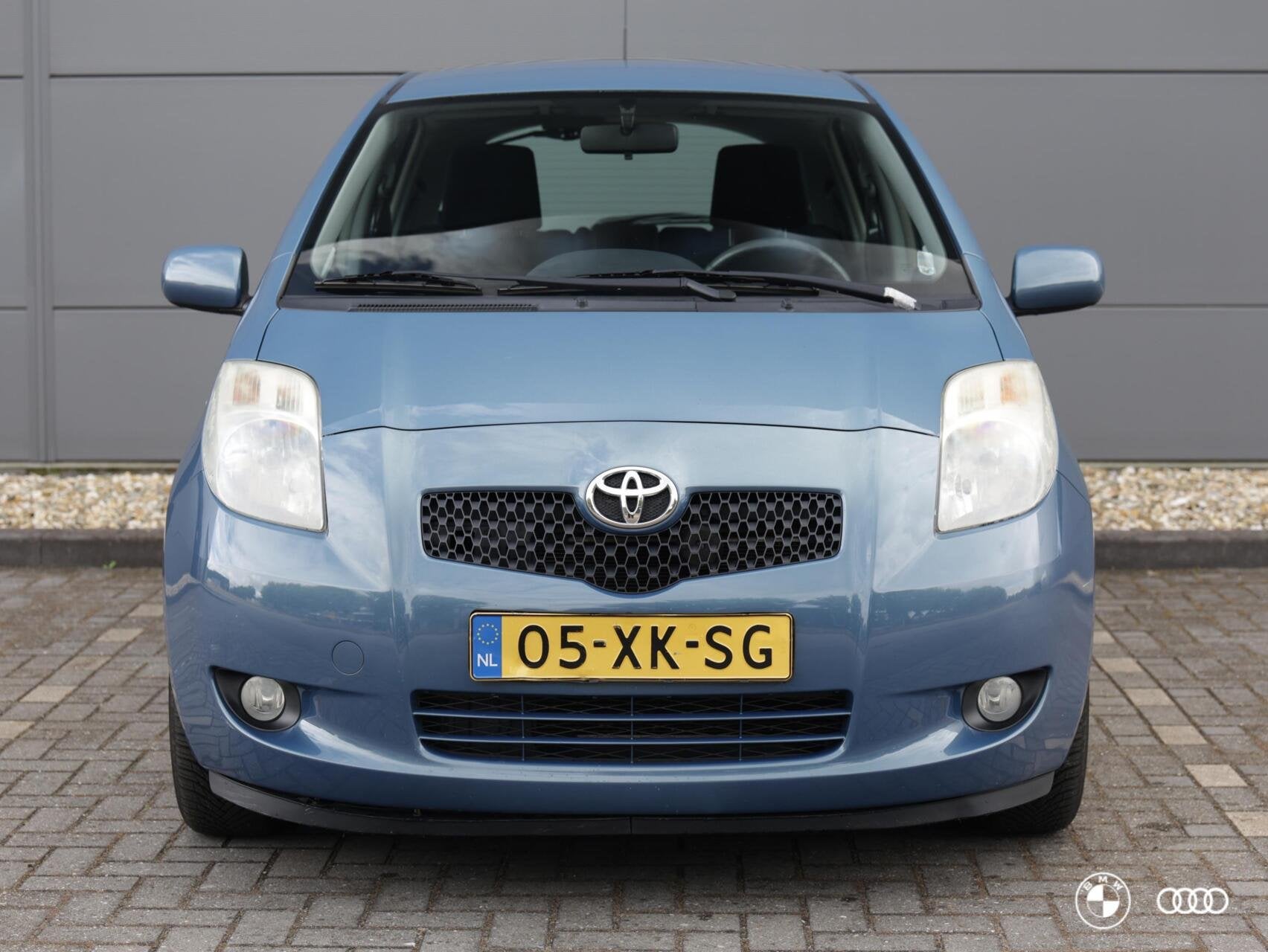 Toyota Yaris 1.3 VVTi SOL 5DRS AUTOMAAT / UNIEKE NAP KILOMET, Auto's, Stof, 4 cilinders, Met garantie (alle), Blauw