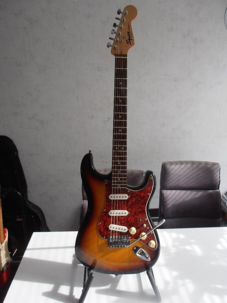 Squier Stratocaster met Vox versterkertje, Ophalen, Fender, Met versterker, Zo goed als nieuw