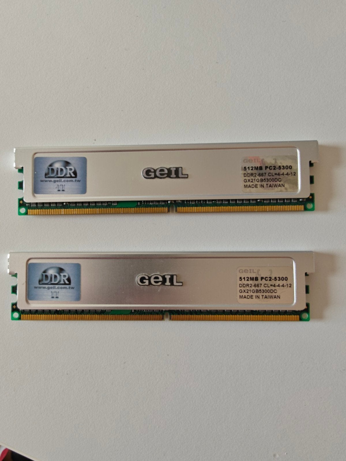 GEIL DDR2 PC2-5300 512MB RAM Geheugenmodules (2 stuks), Server, Ophalen of Verzenden, DDR2, Gebruikt