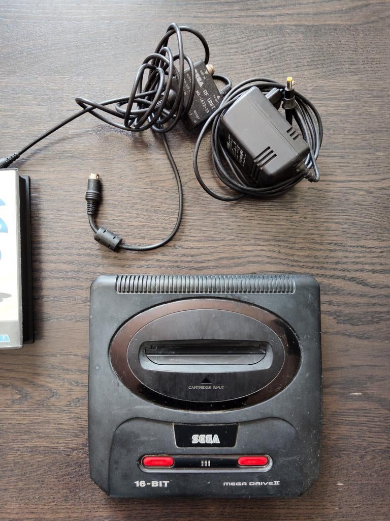 Sega Mega Drive 2 / Mega Drive II, Spelcomputers en Games, Spelcomputers | Sega, Mega Drive, Met 2 controllers, Ophalen of Verzenden