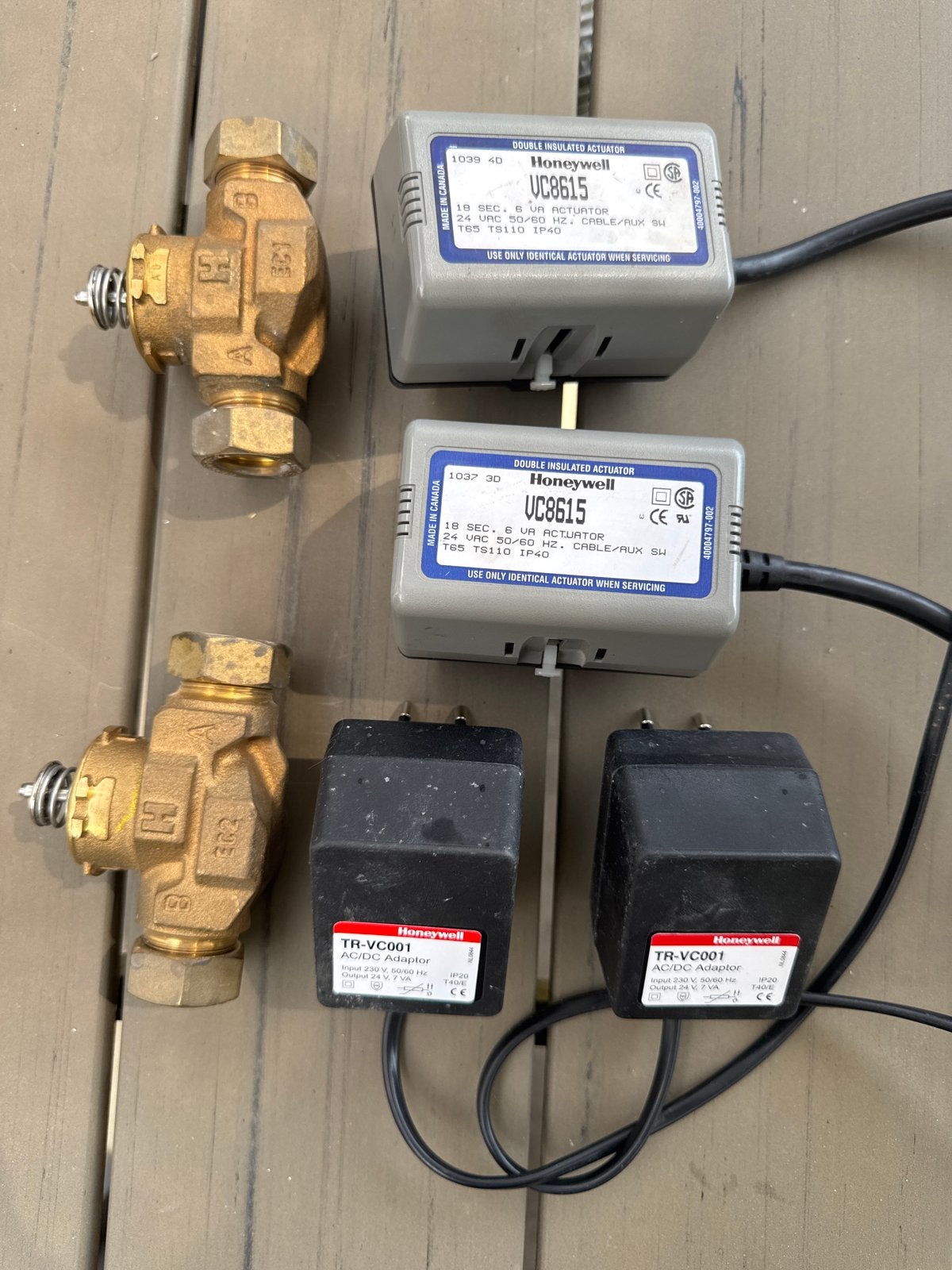Honeywell VC8615 zoneregelaar met VC001 Adapters en Kleppen, Doe-het-zelf en Verbouw, Verwarming en Radiatoren, Gebruikt, Minder dan 30 cm