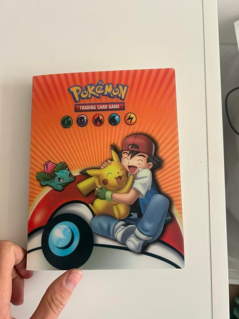 Pokemon boek + oude kaarten, Hobby en Vrije tijd, Verzamelkaartspellen | Pokémon, Ophalen of Verzenden