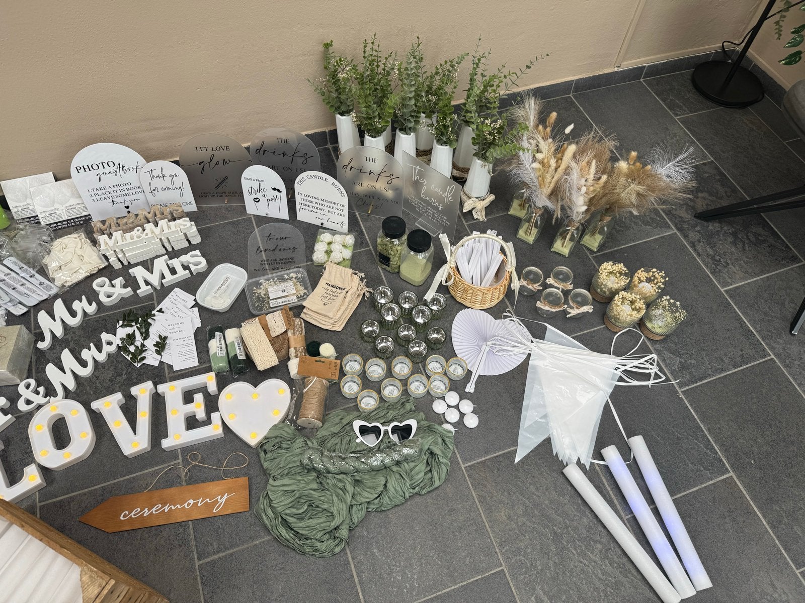 Complete Bruiloft Decoratie Set - Zo goed als nieuw, Kleding | Dames, Trouwkleding en Trouwaccessoires, Zo goed als nieuw, Accessoires