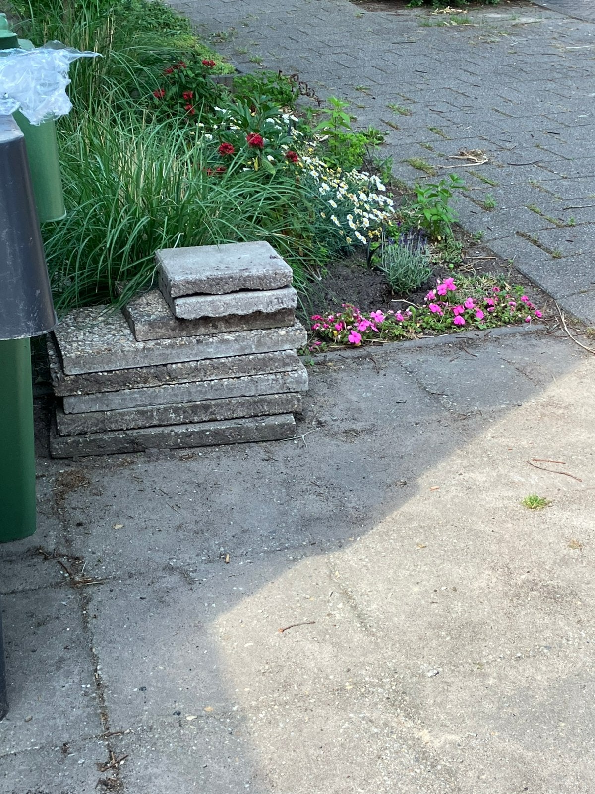 Stapeltje 60x40 stenen en kleinere., Tuin en Terras, Tegels en Klinkers, Ophalen of Verzenden, Zo goed als nieuw, Beton, Klinkers