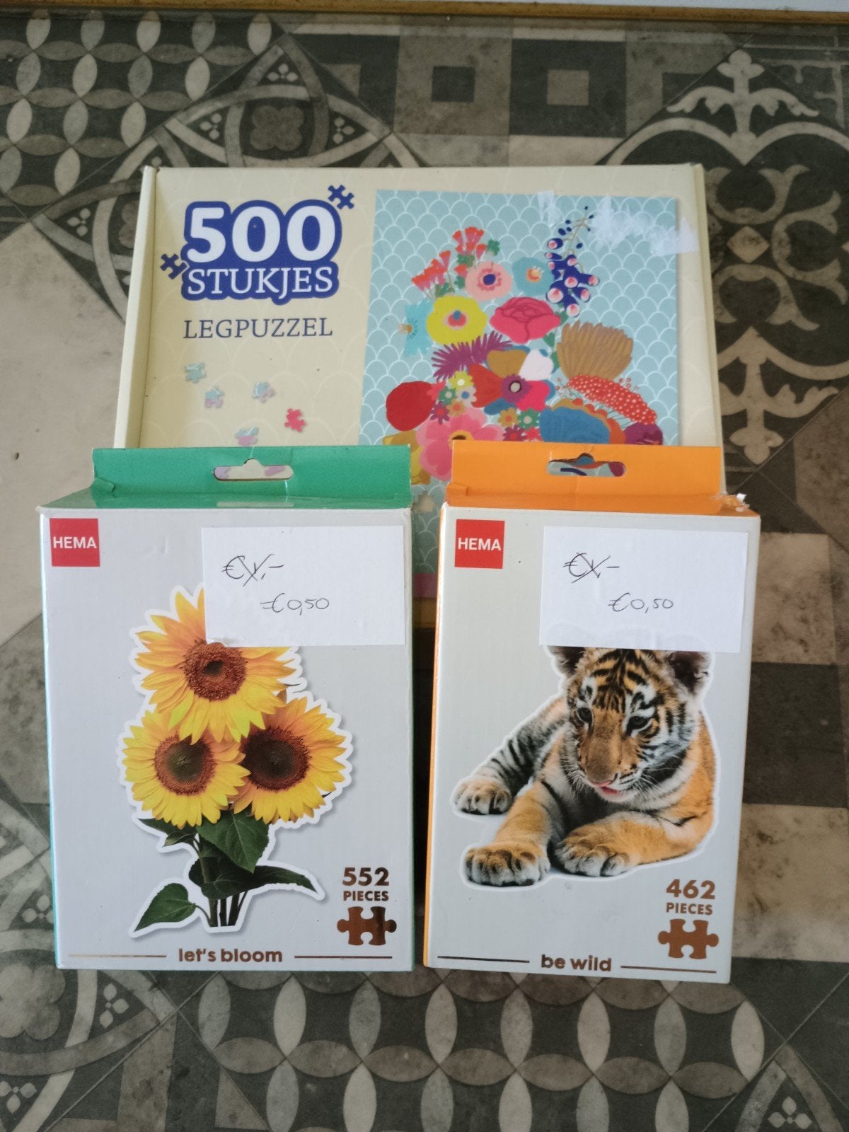 3 Legpuzzels: Vaas met bloemen, Zonnebloemen, Tijger, Ophalen of Verzenden, 500 t/m 1500 stukjes, Gebruikt, Legpuzzel