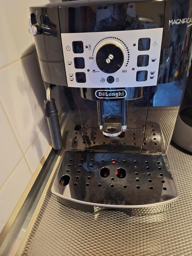 De'Longhi volautomatische koffiemachine - Werkt perfect!, Witgoed en Apparatuur, Koffiezetapparaten, Stoompijpje, Koffiemachine
