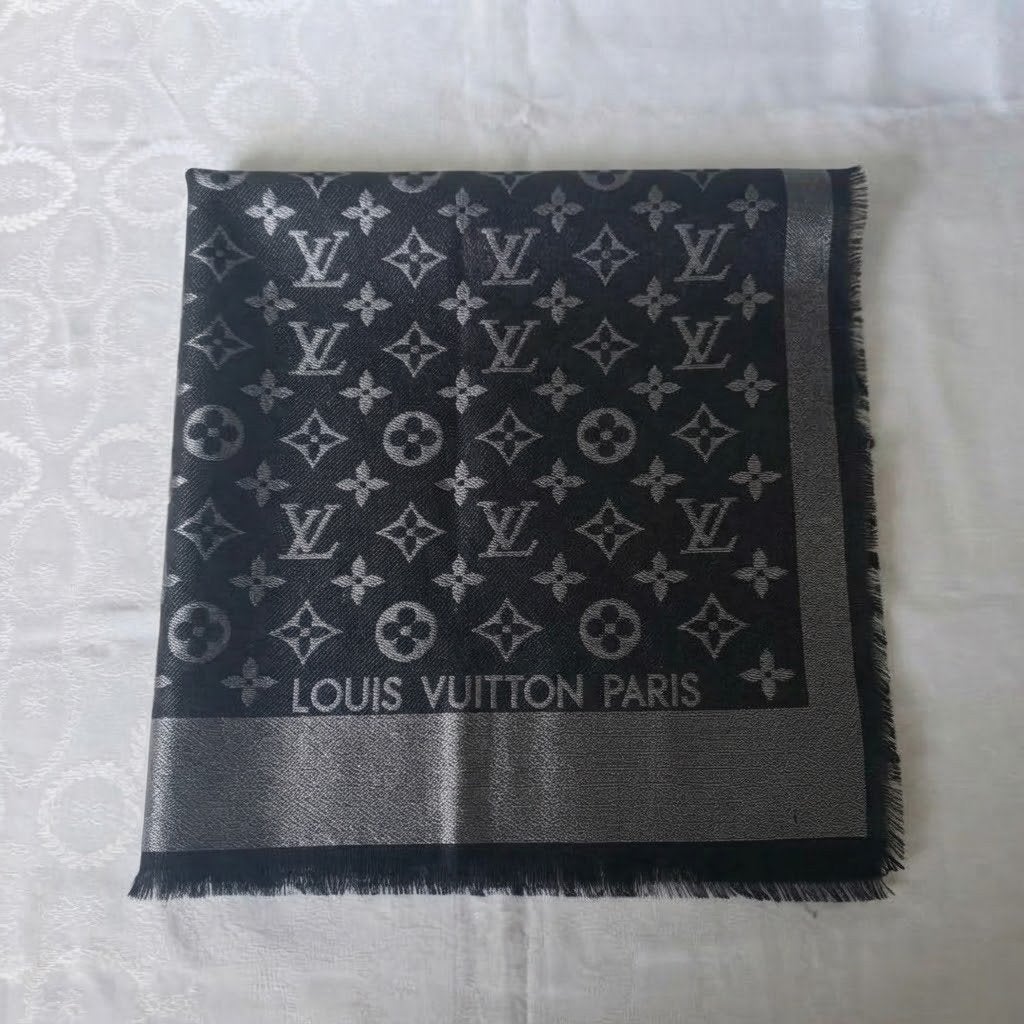 Louis Vuitton Monogram Sjaal Zwart/Grijs 140 cm, Louis Vuitton, Verzenden, Zo goed als nieuw, Sjaal