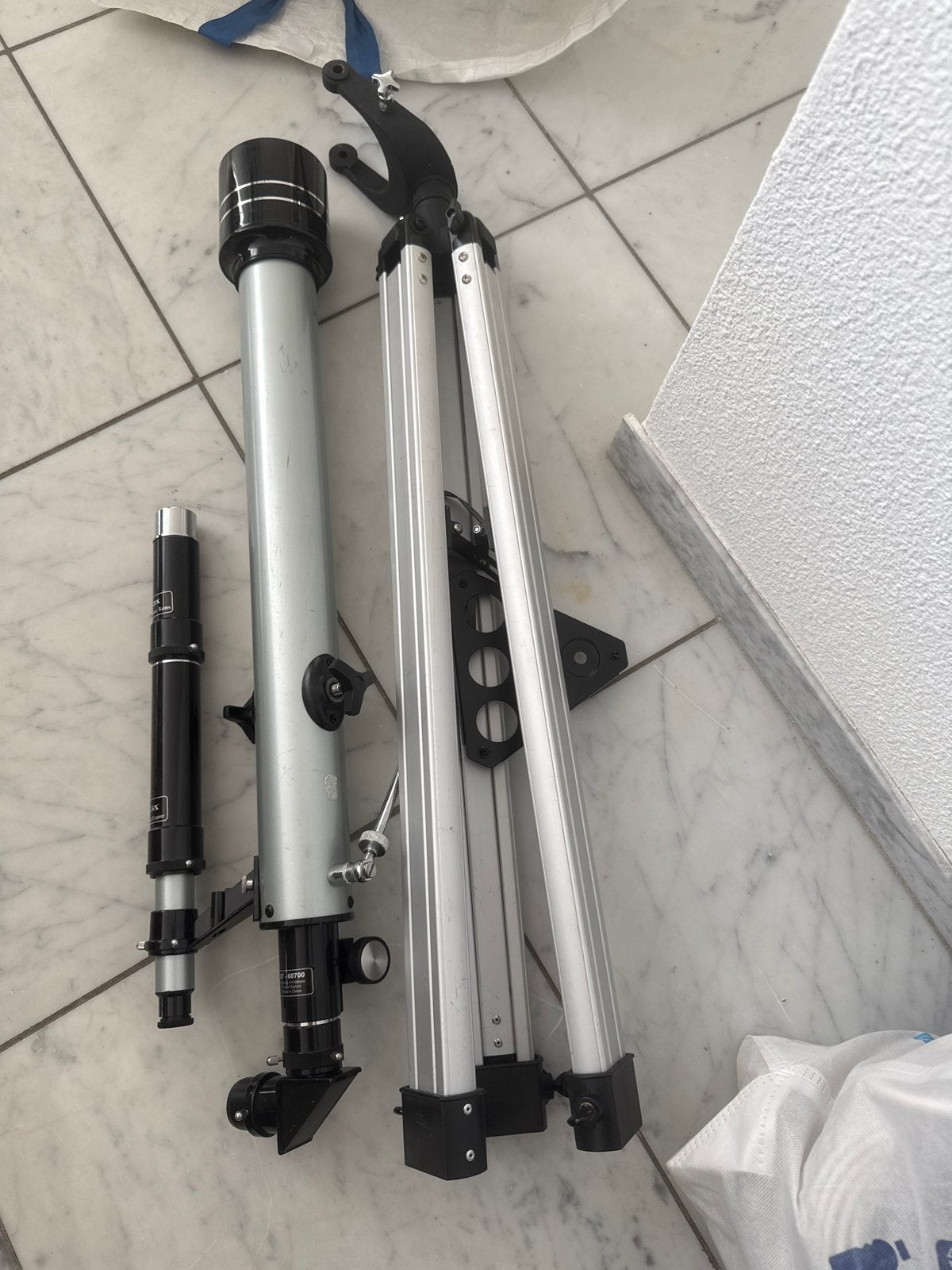 Telescoop met statief - Ideaal voor beginners, Audio, Tv en Foto, Optische apparatuur | Telescopen, Gebruikt, Lenzentelescoop (refractor)