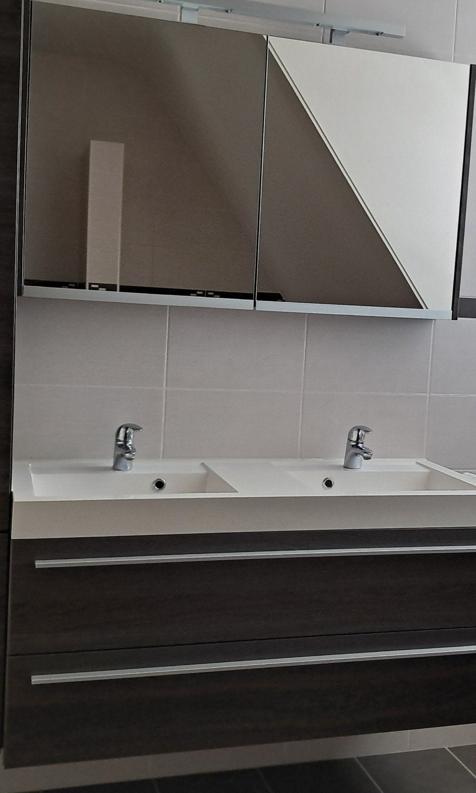 Complete badkamermeubelset met spiegel en kranen, Huis en Inrichting, Badkamer | Badkamermeubels, Zo goed als nieuw, Wasbak of Wastafel