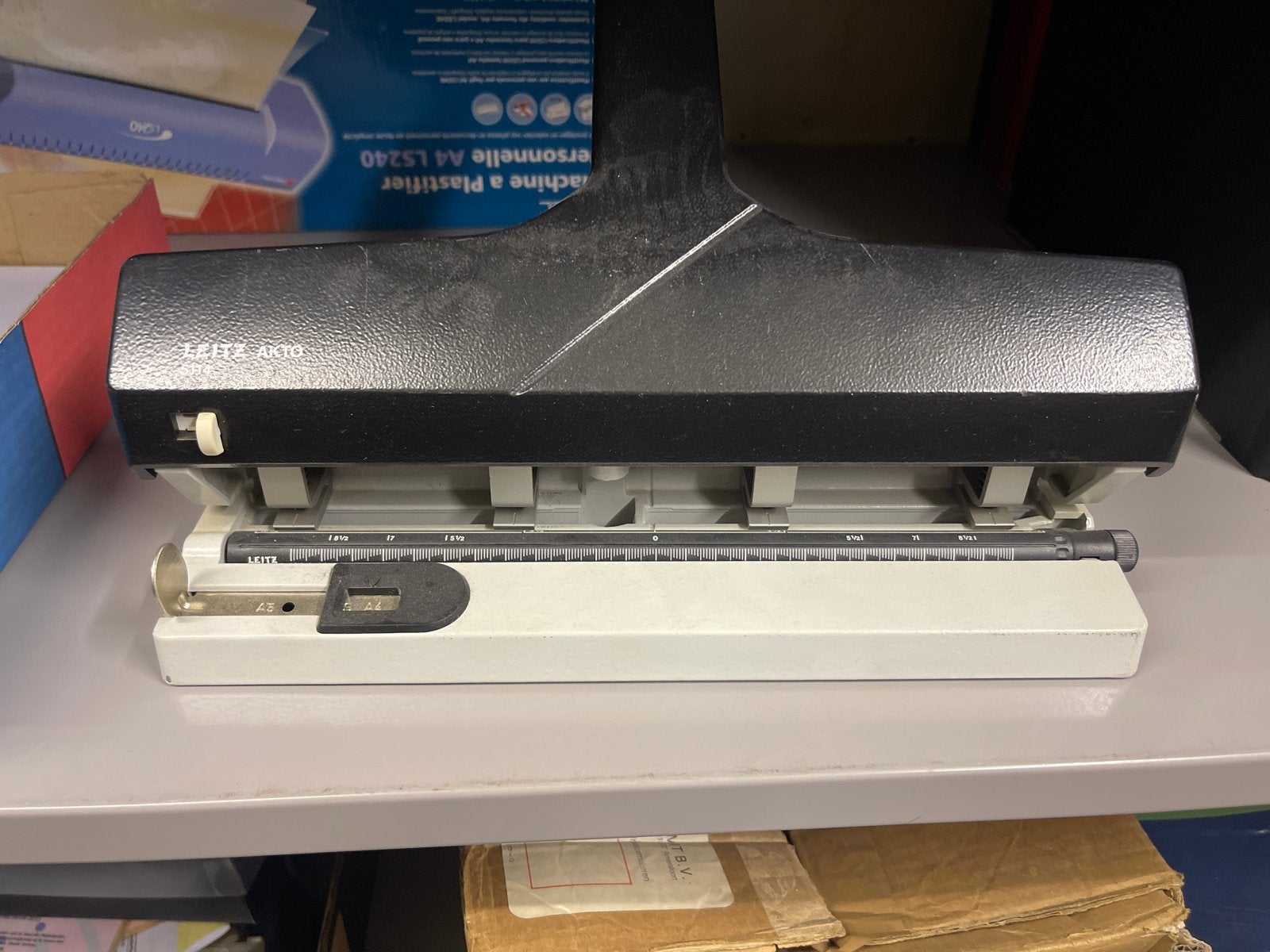 Leitz Akto perforator - Robuuste papierperforator, Diversen, Bureau-accessoires, Gebruikt, Ophalen