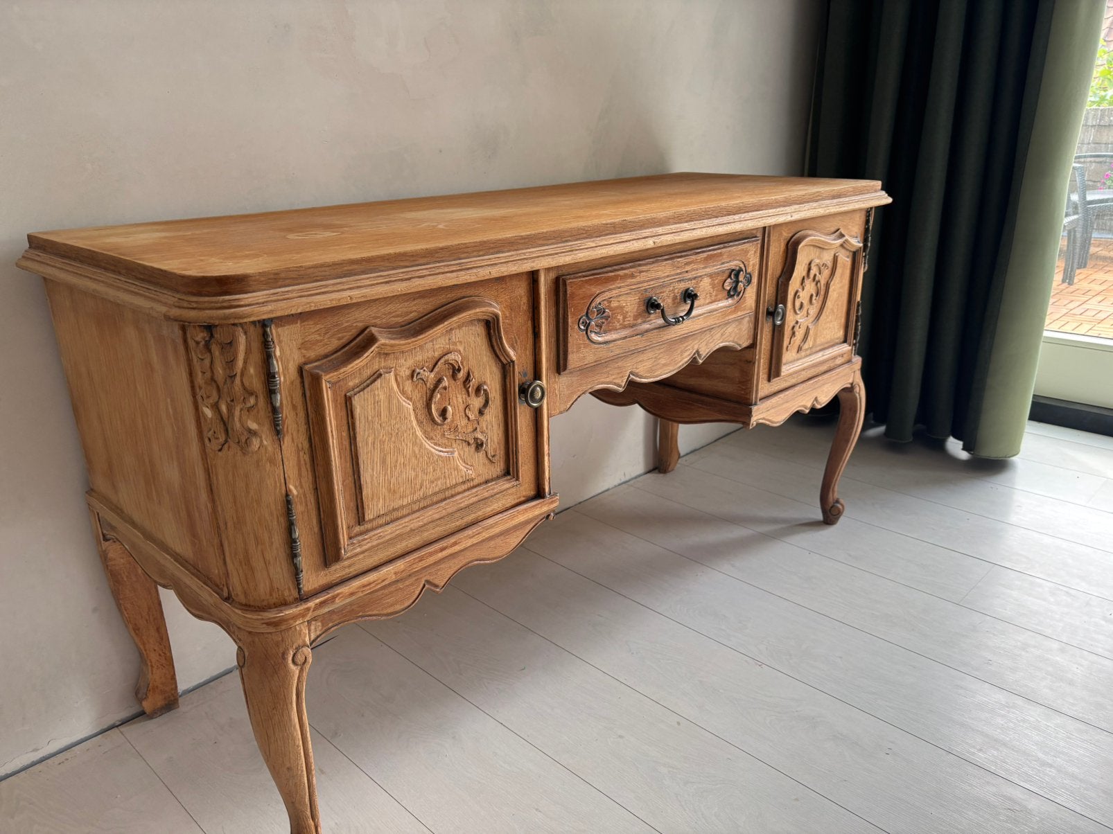Prachtig sierlijk bureau/dressoir., Ophalen