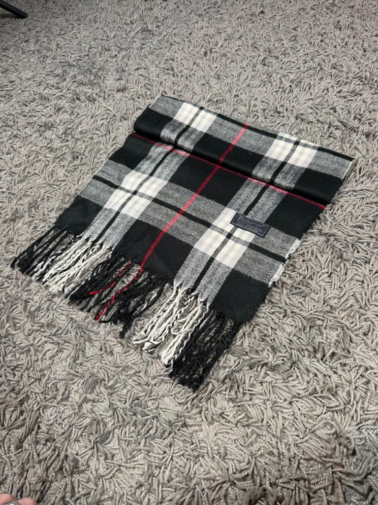 Burberry's Geruite Sjaal - Zwart, Wit & Rood, Kinderen en Baby's, Kinderkleding | Mutsen, Sjaals en Handschoenen, Ophalen of Verzenden