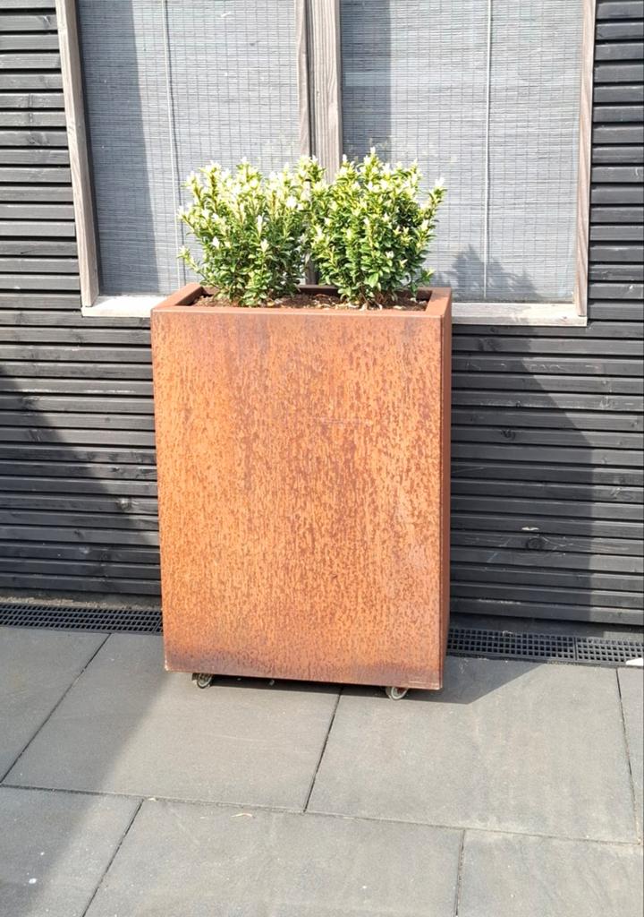 Cortenstaal bak op wielen, Tuin en Terras, Bloembakken en Plantenbakken, Ophalen, Gebruikt, Metaal, 60 tot 100 cm