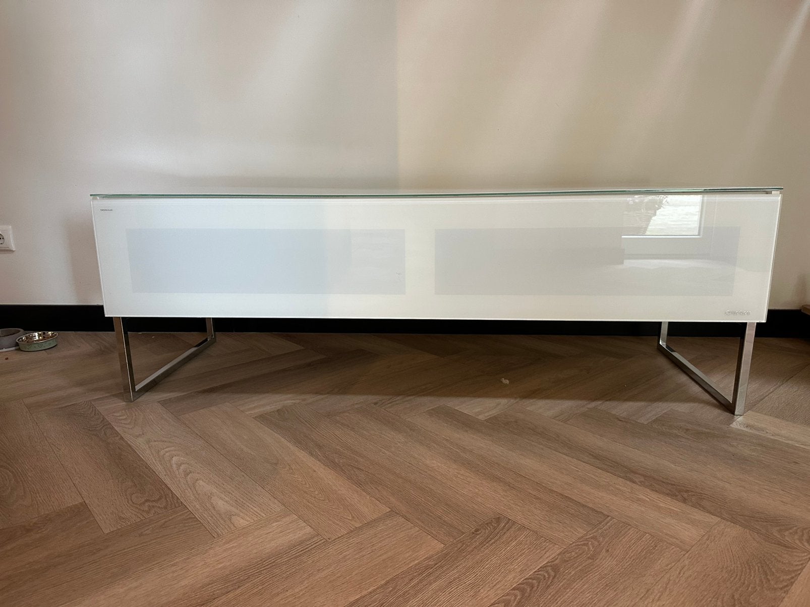 Norstone Khalm 140 audiomeubel wit glas, Ophalen, Gebruikt, 100 tot 150 cm, Glas
