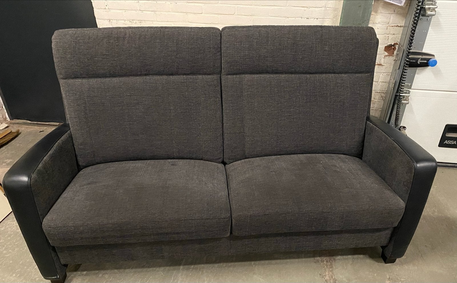 Antraciete 3-zits bank met zwarte leuningen, Huis en Inrichting, Banken | Bankstellen, Ophalen, 100 tot 125 cm, 150 tot 200 cm