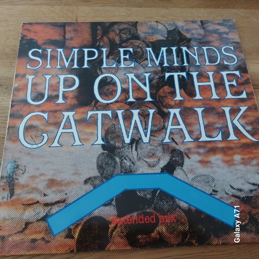 12 inch Maxisingel Simple Minds - Up On The Catwalk (1983), Gebruikt, Pop, Ophalen of Verzenden, Beschermende buitenhoes