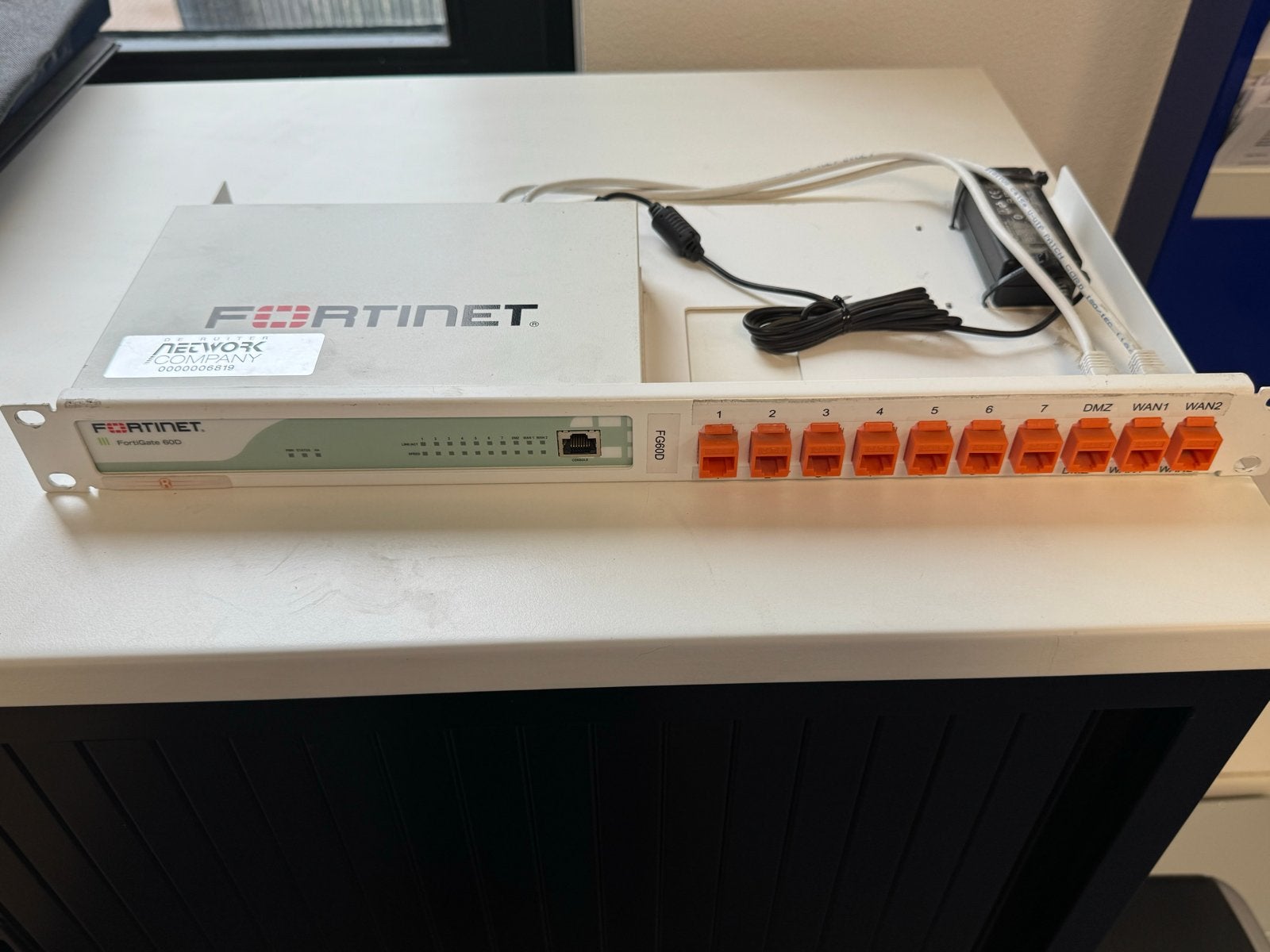 Fortinet FortiGate 60D Firewall met Rackmount.IT RM-FR-T3, Ophalen of Verzenden, Gebruikt