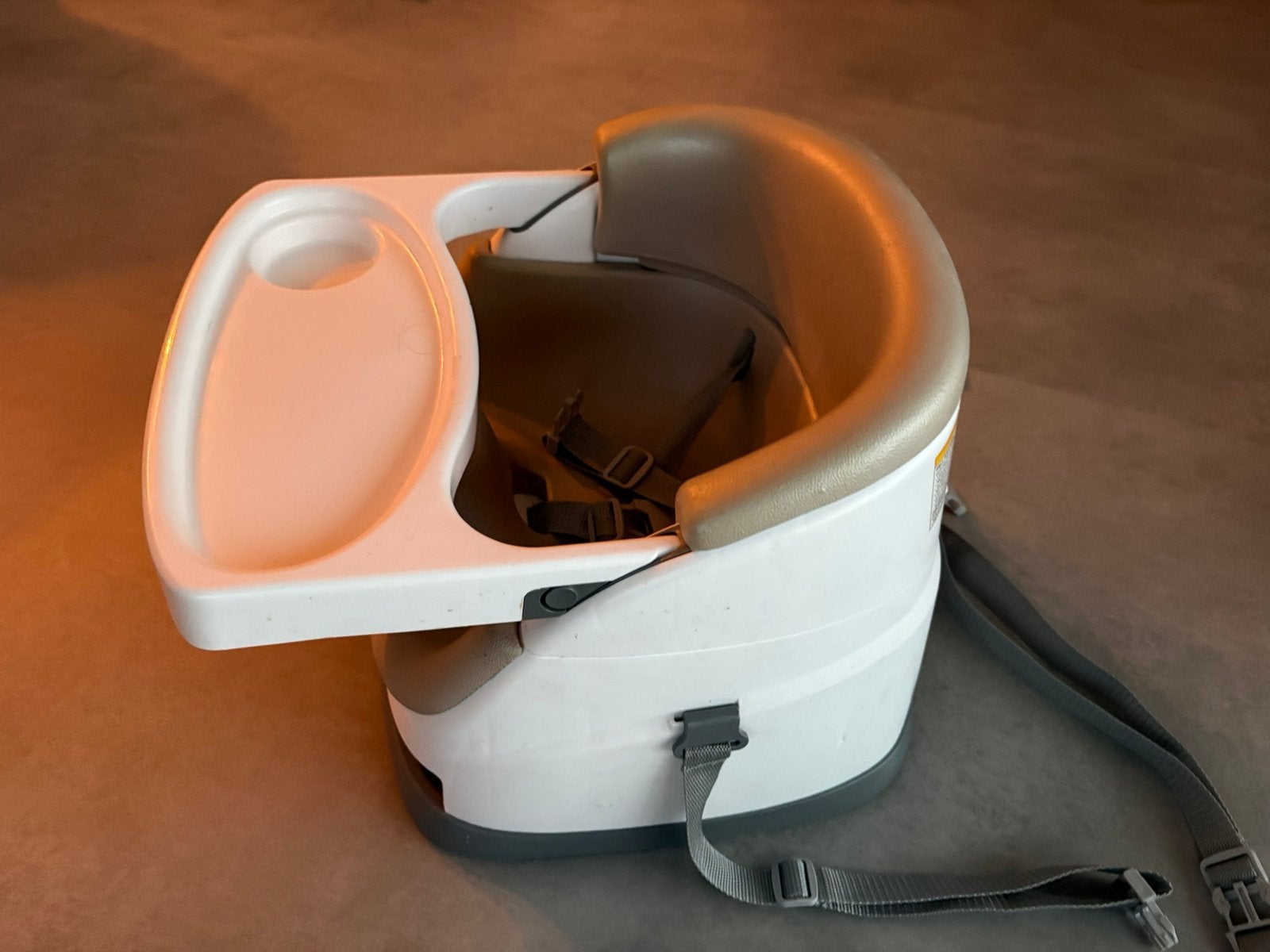 Ingenuity babybase 2-in-1 stoelverhoger kinderstoel, Ophalen of Verzenden, Zo goed als nieuw, Overige typen, Afneembaar eetblad