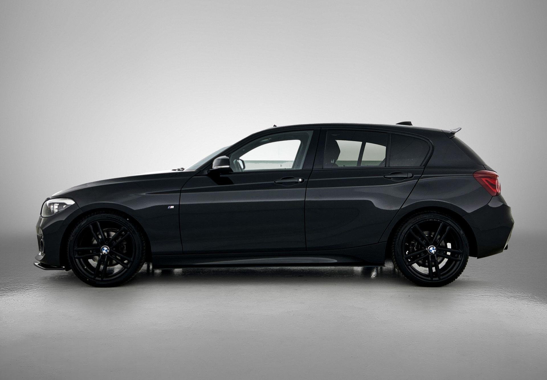 BMW 1-serie 118i Edition M Sport Shadow High Executive PANOR, Auto's, 12 maanden, Zwart, Bedrijf, 650 kg