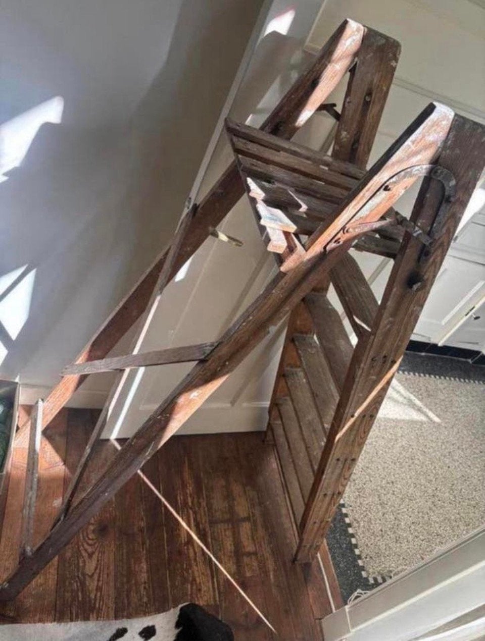 Houten huishoud trap, Ophalen