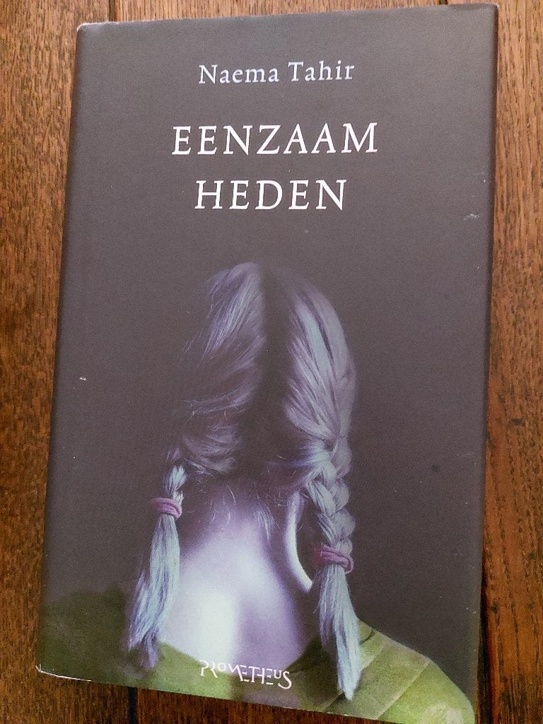 Eenzaam heden -- Naema Tahir, Ophalen of Verzenden, Zo goed als nieuw, Wereld overig