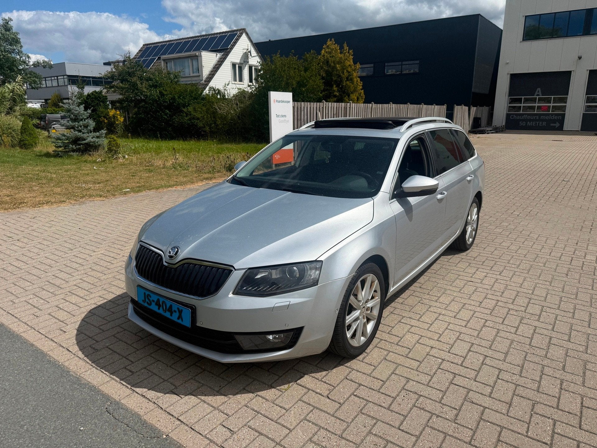 Skoda Octavia Combi 1.6 TDI Greentech PANORAMA DAK AUTOMAAT, Gebruikt, Euro 6, Leder en Stof, Origineel Nederlands