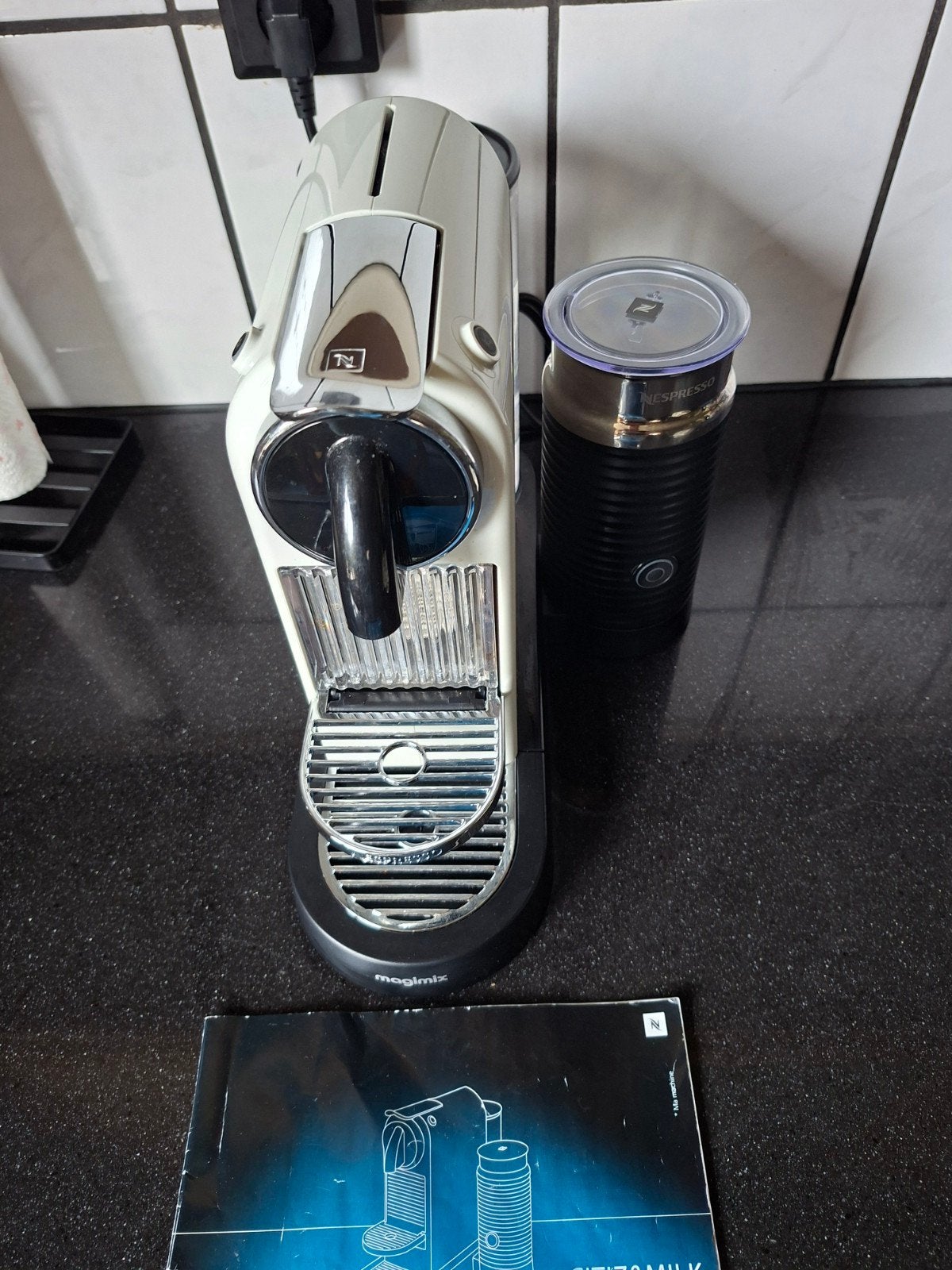 Nespresso Magimix Citiz & Milk met Aeroccino - Zo goed als, Witgoed en Apparatuur, Koffiezetapparaten, Zo goed als nieuw, Koffiepads en cups