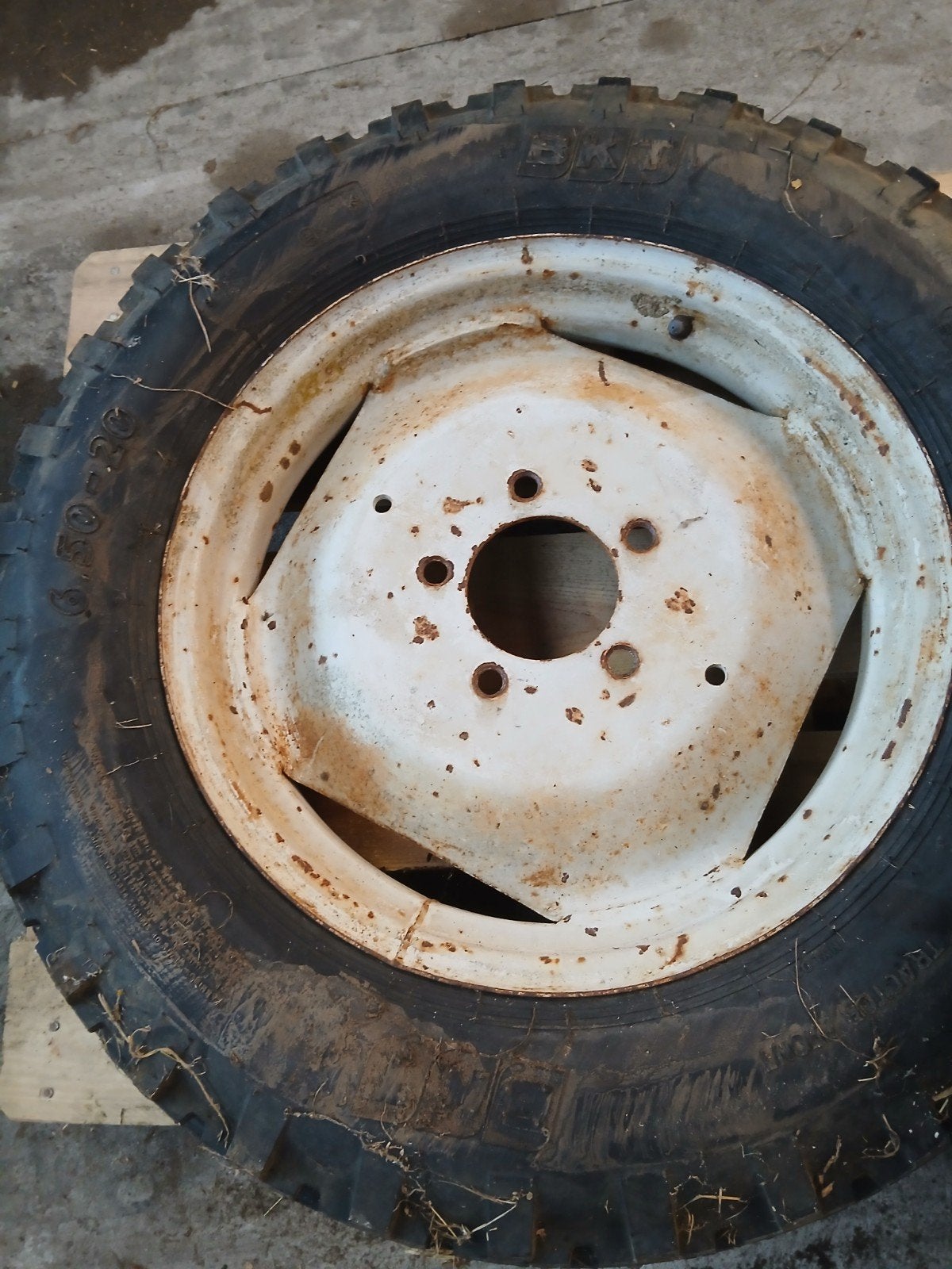 velg met nieuwe BKT band 6,5x20 inch, Zakelijke goederen, Ophalen of Verzenden