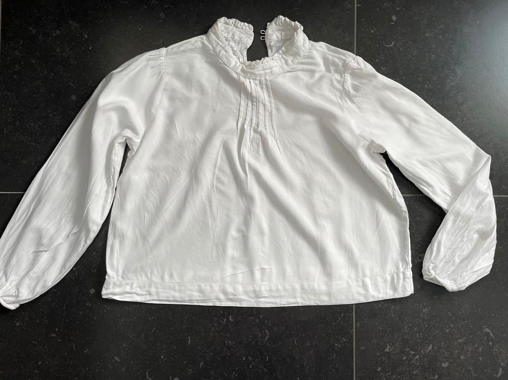 Mango Wit bloesje met ruches en lange mouwen maat 128, Verzenden, Zo goed als nieuw, Meisje, Overhemd of Blouse
