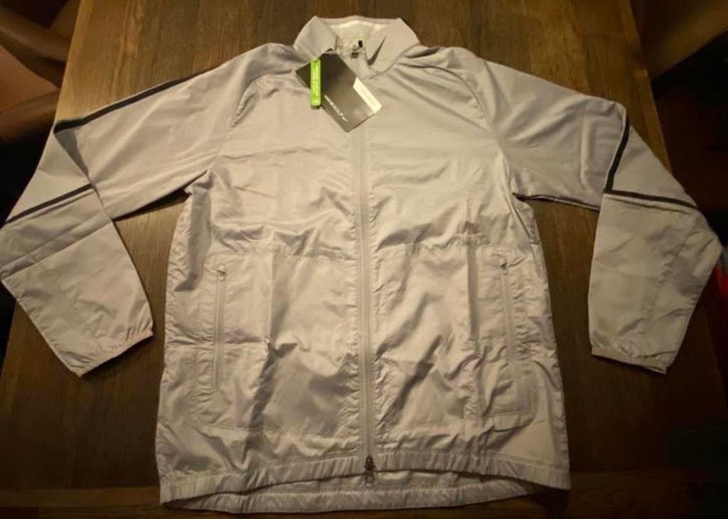 NIEUWE NIKE GOLF JACK - SILVER. ( MEDIUM )  !!! ACTIE !!!, Sport en Fitness, Golf, Ophalen, Nieuw, Kleding