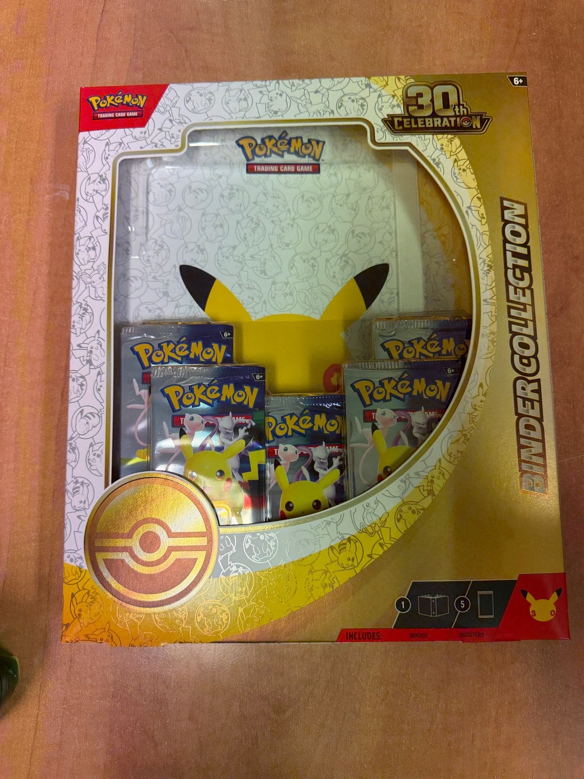 Pokémon 30th Celebration Binder Collection pikachu, Hobby en Vrije tijd, Ophalen, Nieuw, Boosterbox